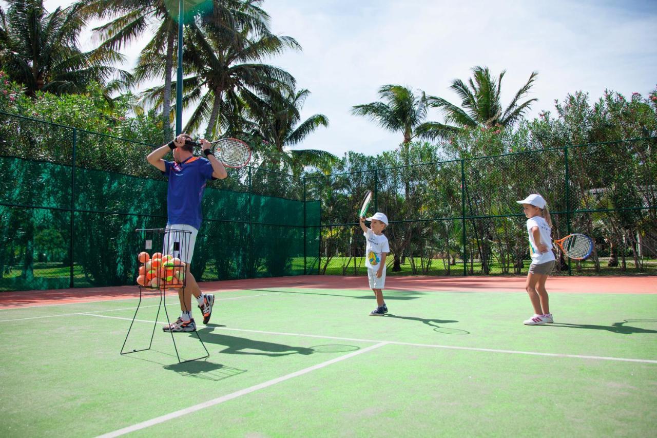 ホテル コンスタンス プリンス モーリス Poste de Flacq エクステリア 写真 Tennis at the InterContinental Resort Bali