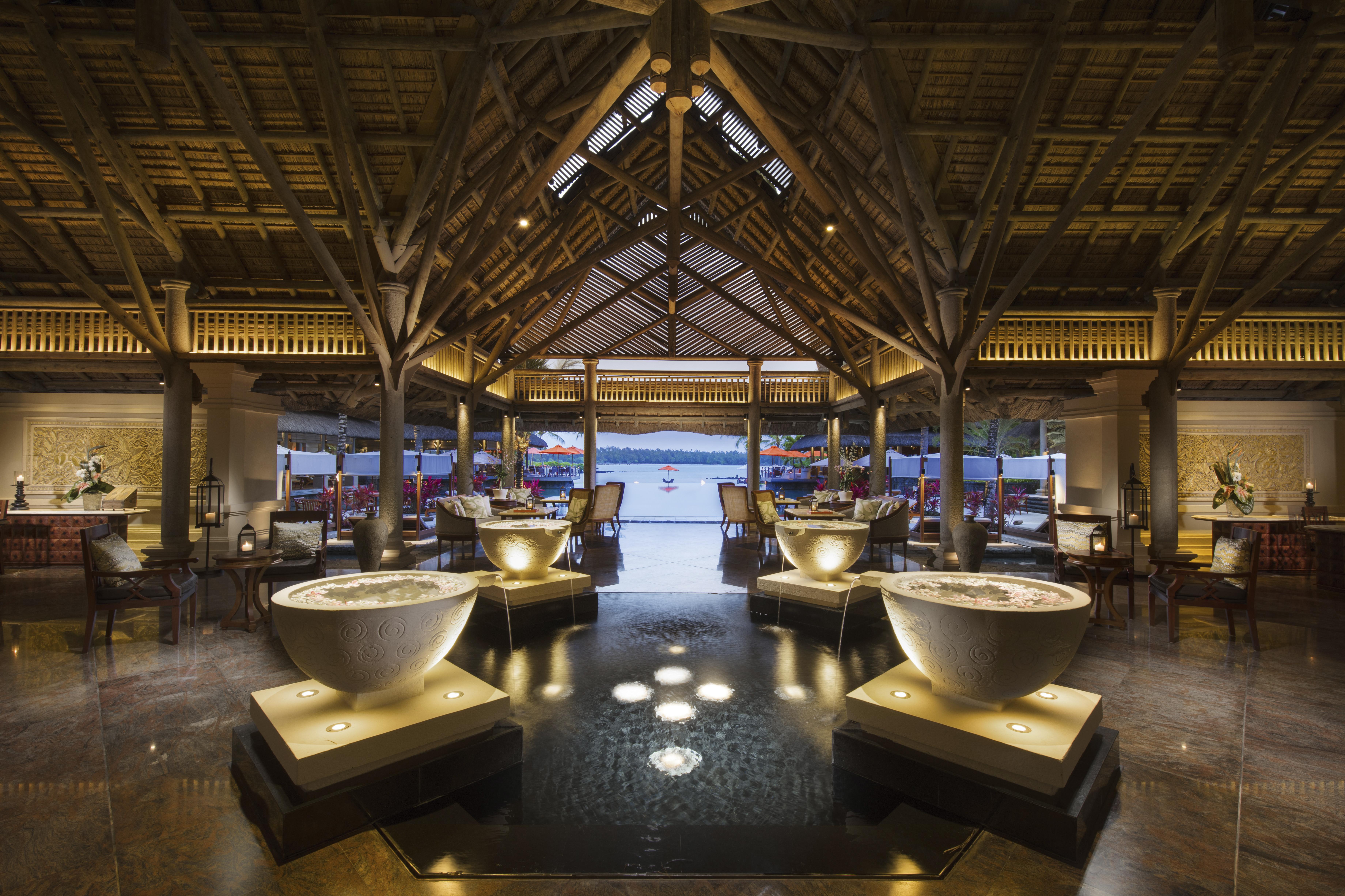 ホテル コンスタンス プリンス モーリス Poste de Flacq エクステリア 写真 The restaurant at the resort