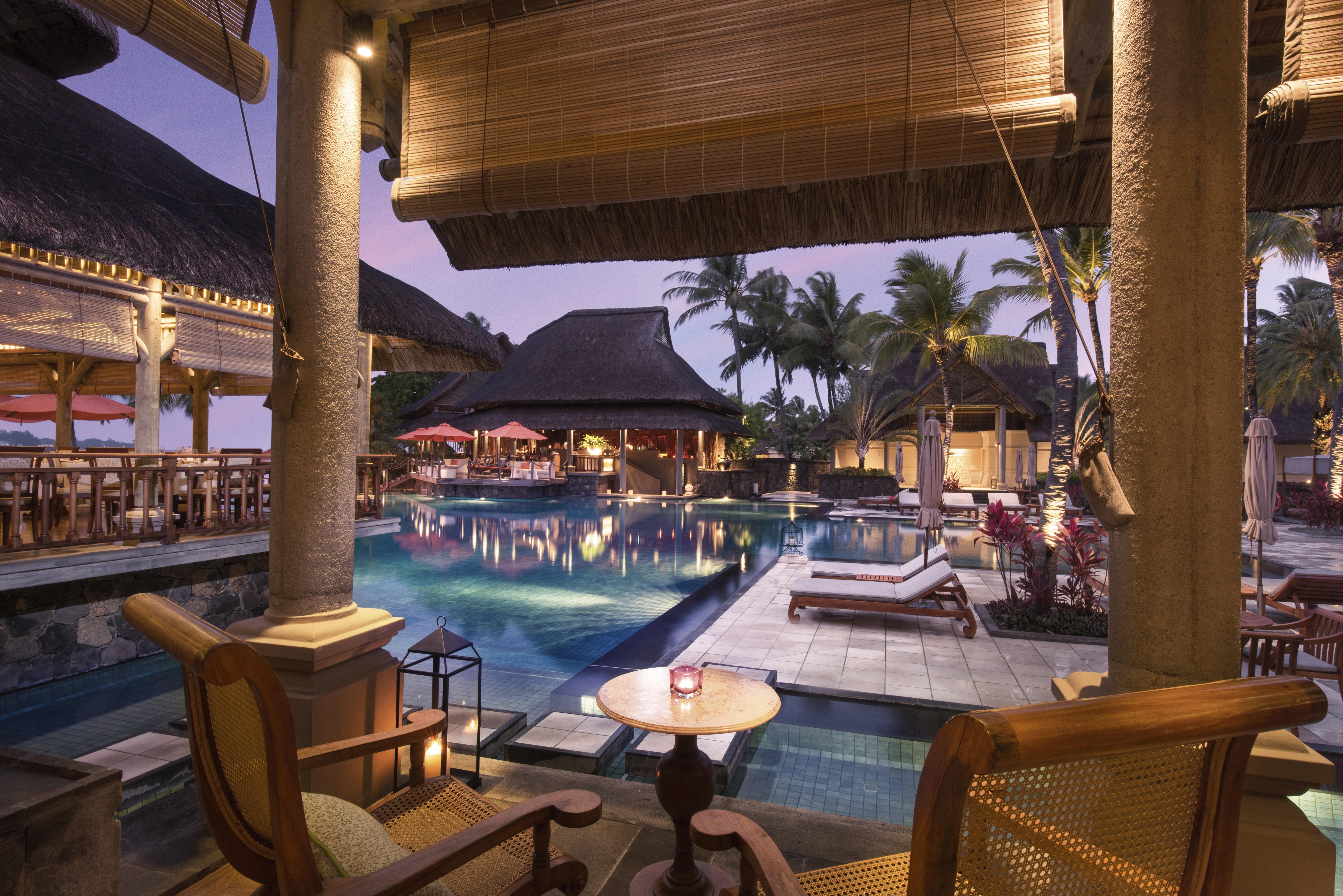 ホテル コンスタンス プリンス モーリス Poste de Flacq エクステリア 写真 The pool at the resort