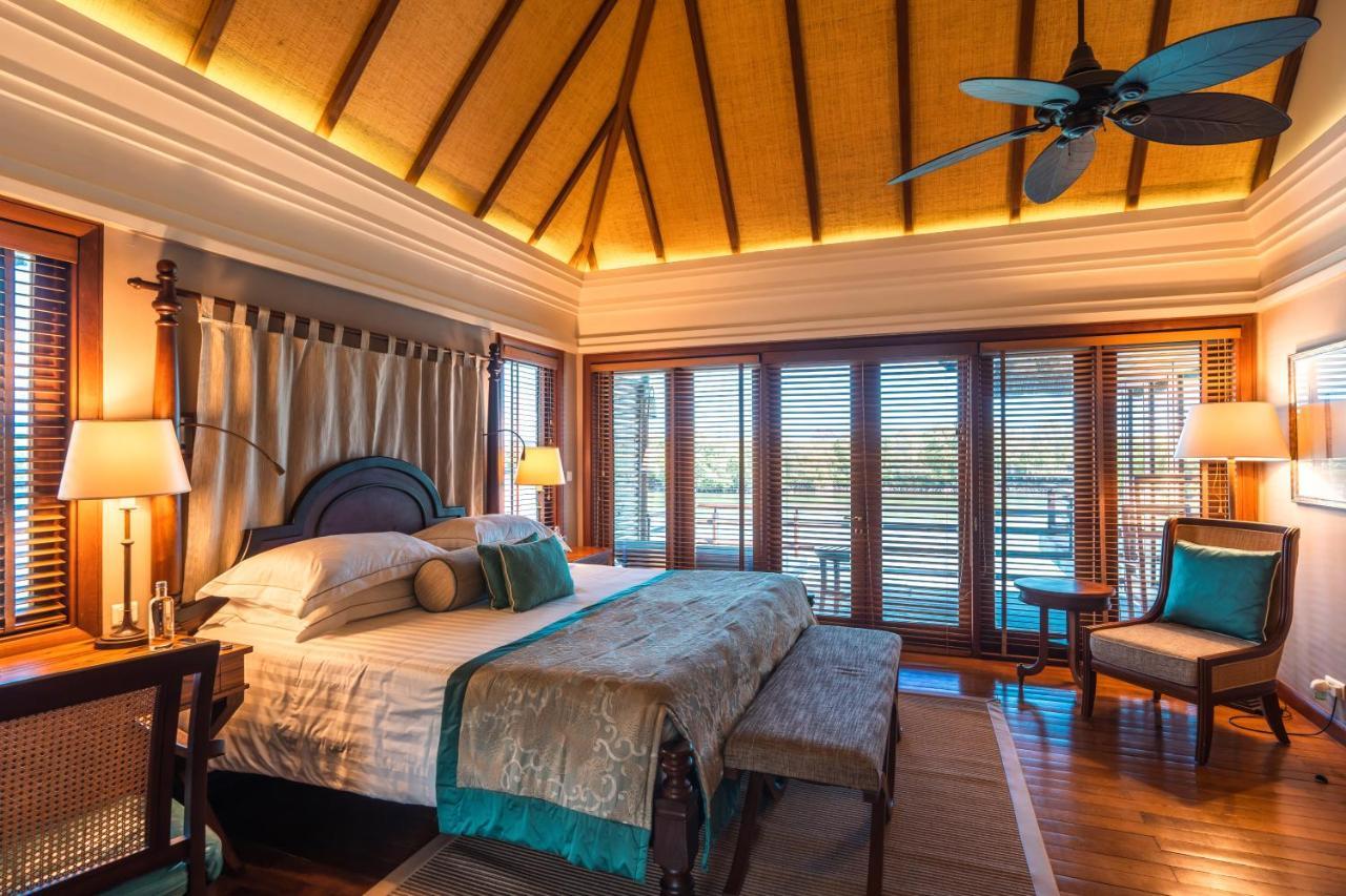 ホテル コンスタンス プリンス モーリス Poste de Flacq エクステリア 写真 A bedroom at the resort