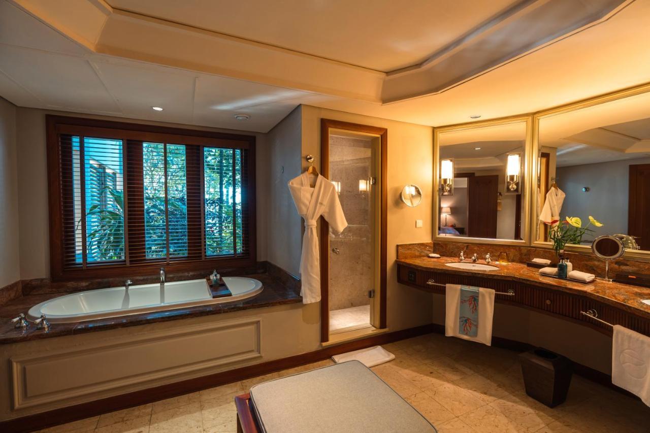 ホテル コンスタンス プリンス モーリス Poste de Flacq エクステリア 写真 A bathroom in a hotel