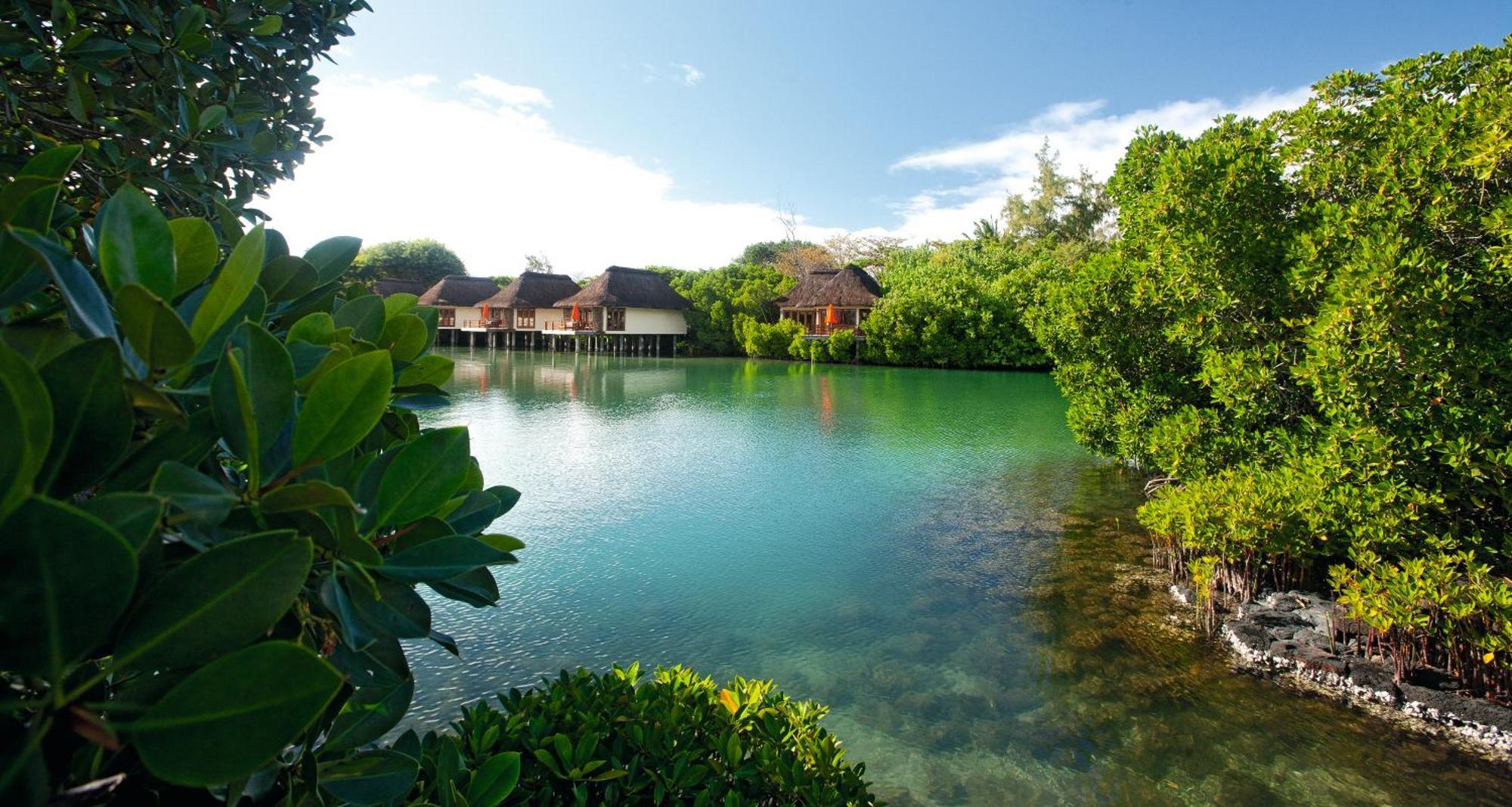 ホテル コンスタンス プリンス モーリス Poste de Flacq エクステリア 写真 The lagoon at the resort